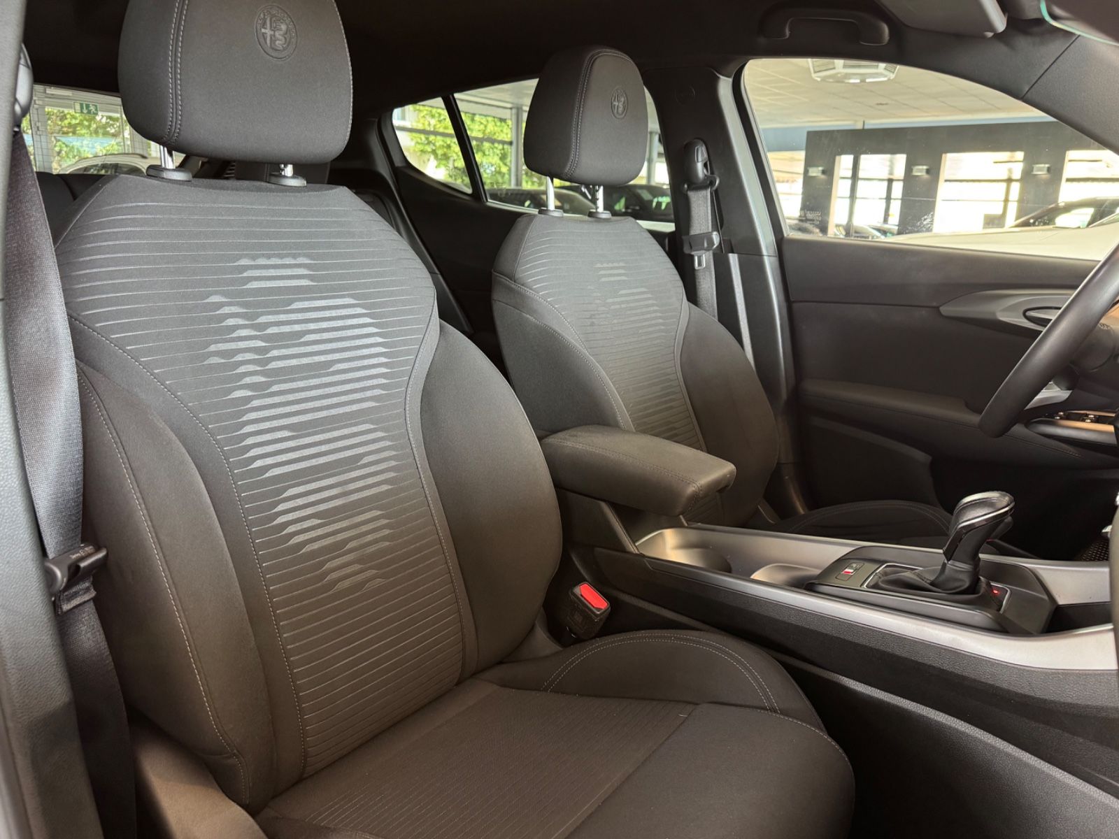 Fahrzeugabbildung Alfa Romeo Tonale Super/LED/PDC/CarPlay/Tempomat/ALU/1Hand