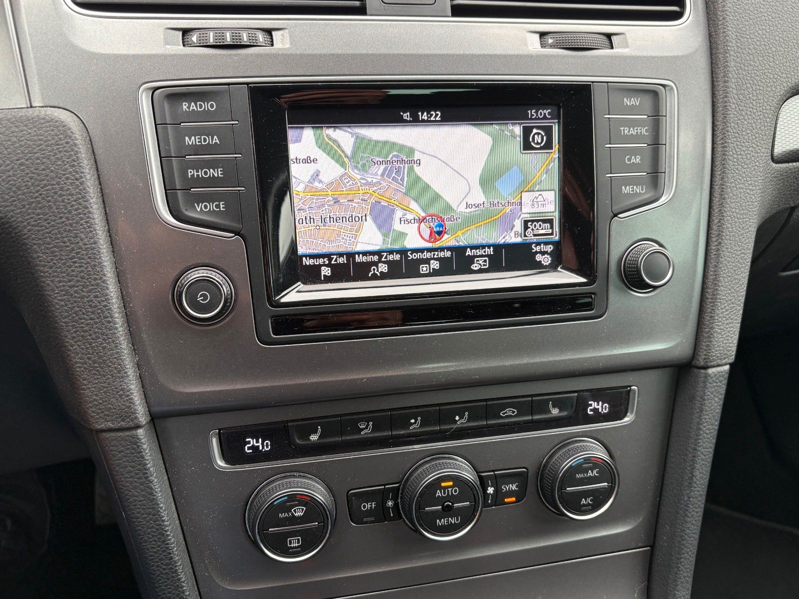 Fahrzeugabbildung Volkswagen Golf VII 1.6 TDI Lim. Lounge Navi Klima 2.HAND