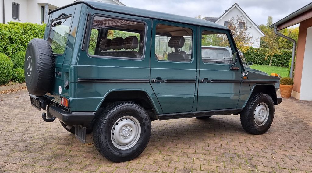 Mercedes-Benz G 230