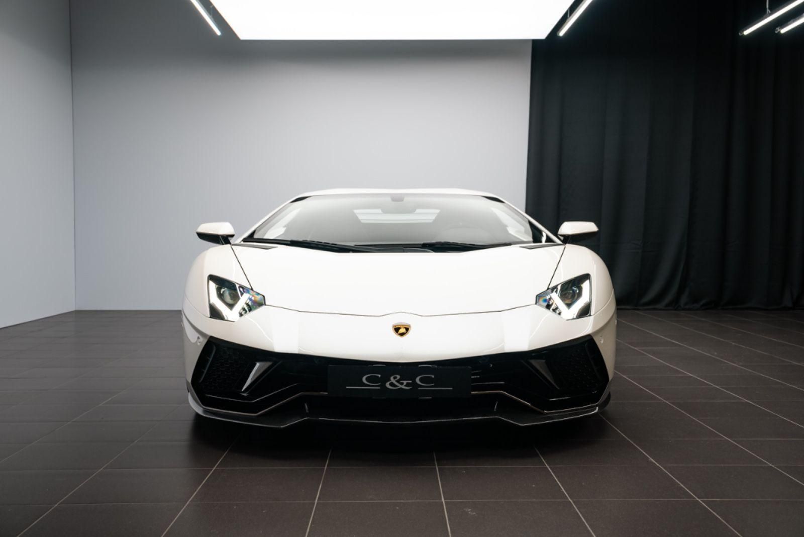 Fahrzeugabbildung Lamborghini Aventador Ultimae/KAMERA/CARBON/GARANTIE 05/27