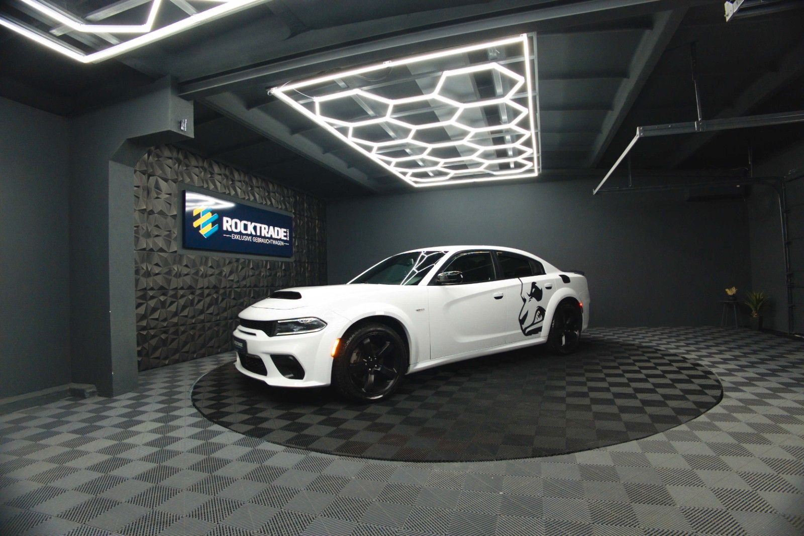 Fahrzeugabbildung Dodge Charger 3.6 4x4 SRT WIDE BODY ANGRY PANDA | LED