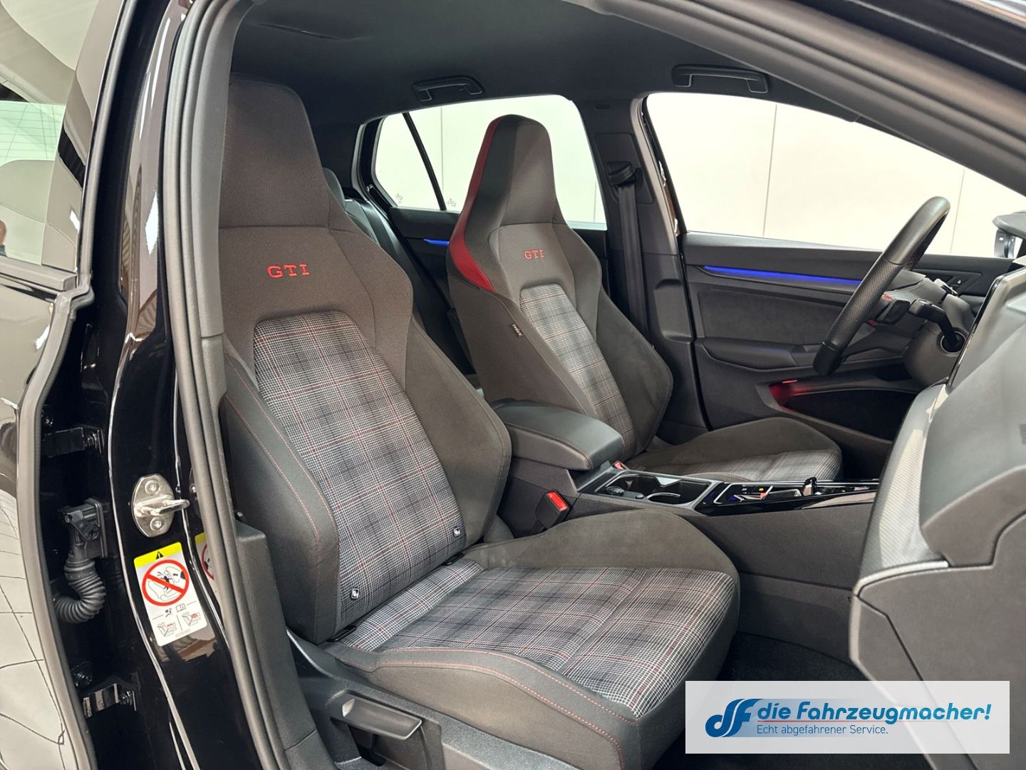 Fahrzeugabbildung Volkswagen Golf VIII GTI 2.0 TSI Navi Digitales Cockpit LED
