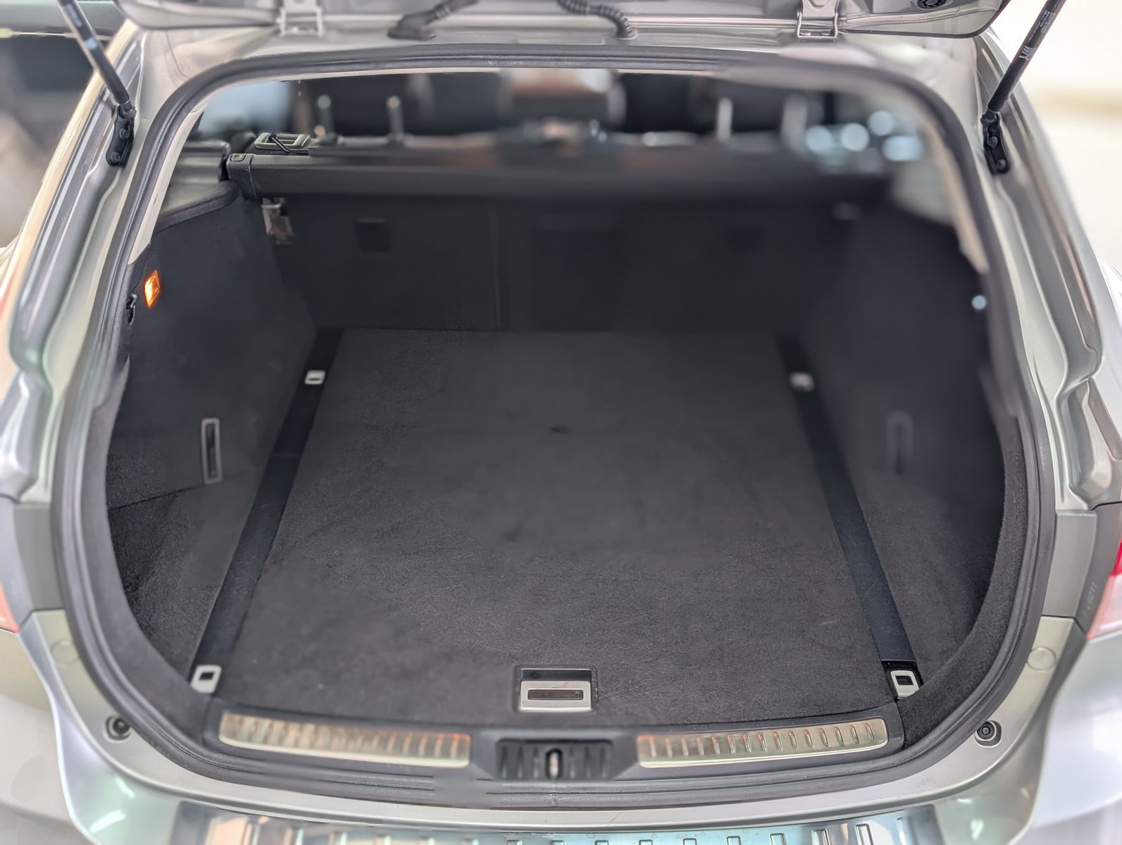 Fahrzeugabbildung Toyota Avensis Life Bi-XENON TEMPOMAT KLIMA KAMERA SHZ
