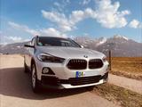 BMW X2 xDrive20i Advantage Steptronic Advantage - silberne BMW X2