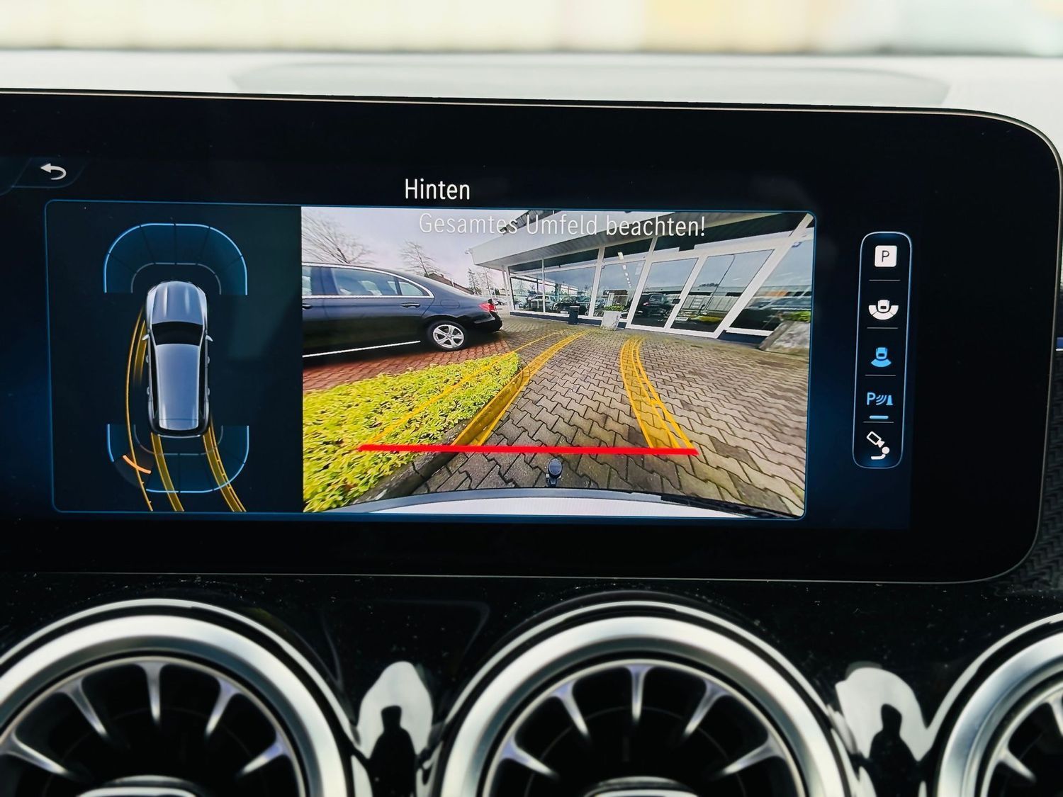 Fahrzeugabbildung Mercedes-Benz GLB 200 d AMG - Distronic, AHK, LED, EDW, RFK, K