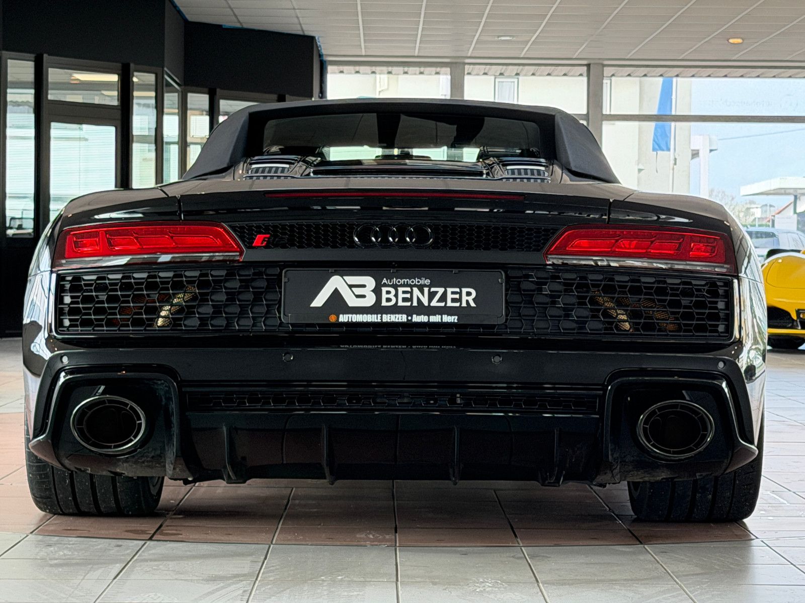 Fahrzeugabbildung Audi R8 Spyder 5.2 FSI RWD performance/BANG&OLUFSEN/