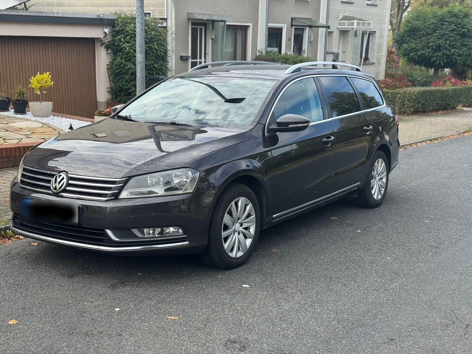 Volkswagen Passat 2011 — interior