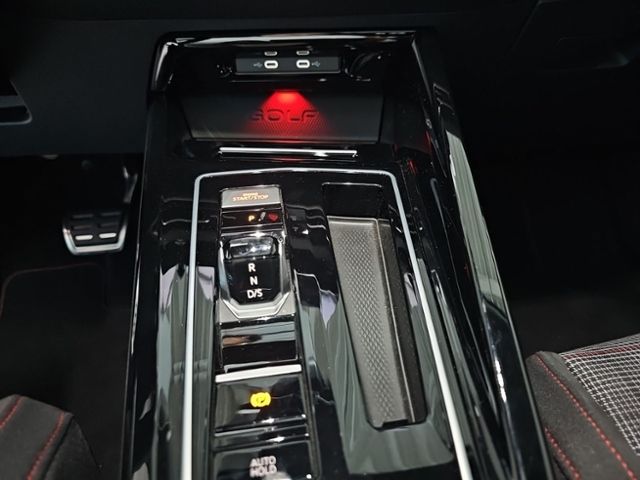 Fahrzeugabbildung Volkswagen Golf GTI 2.0 TSI DSG PANO IQ.LIGHT H&K BLACKSTYL