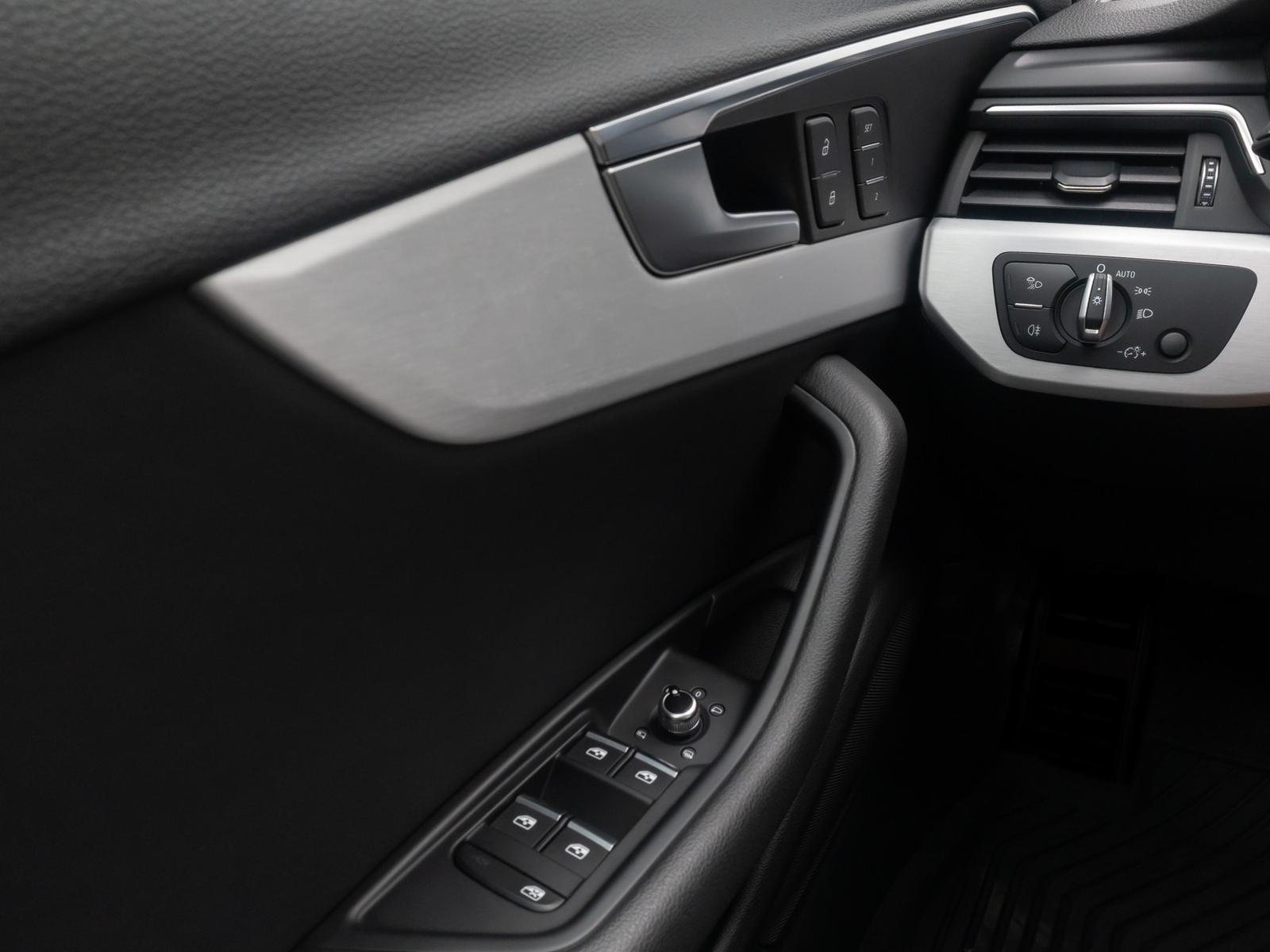 Audi A4 quattro SLine Kamera DAB Massage Panorama 18"