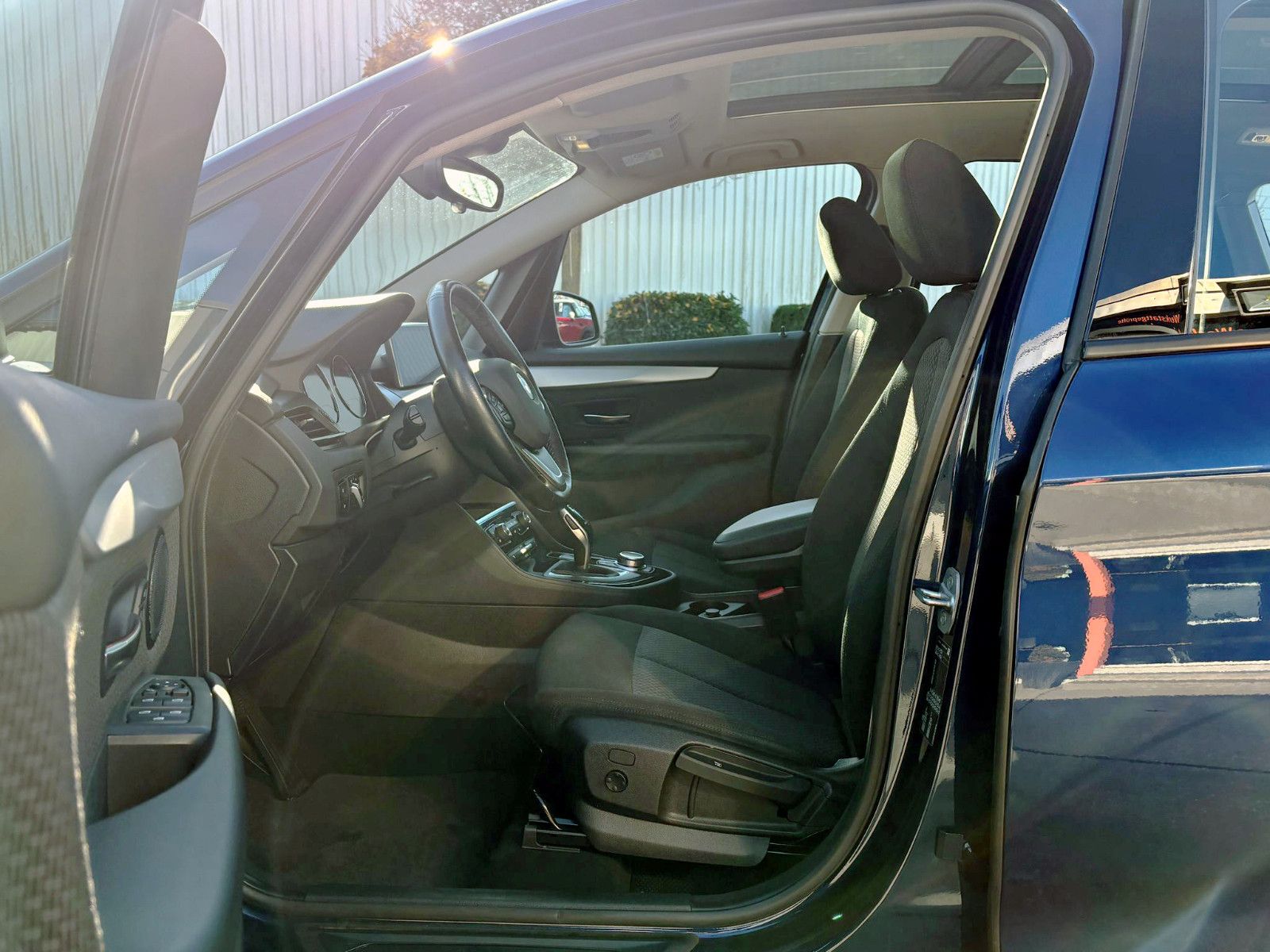 Fahrzeugabbildung BMW 220i Active Tourer Steptr. Advantage HUD ACC KAM