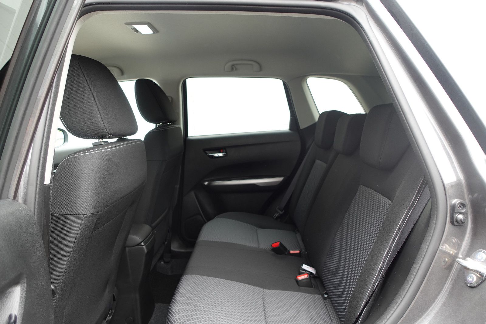 Fahrzeugabbildung Suzuki Vitara 1.4Hybrid Comfort AHK,Navi,SHZ,PD,Kamera
