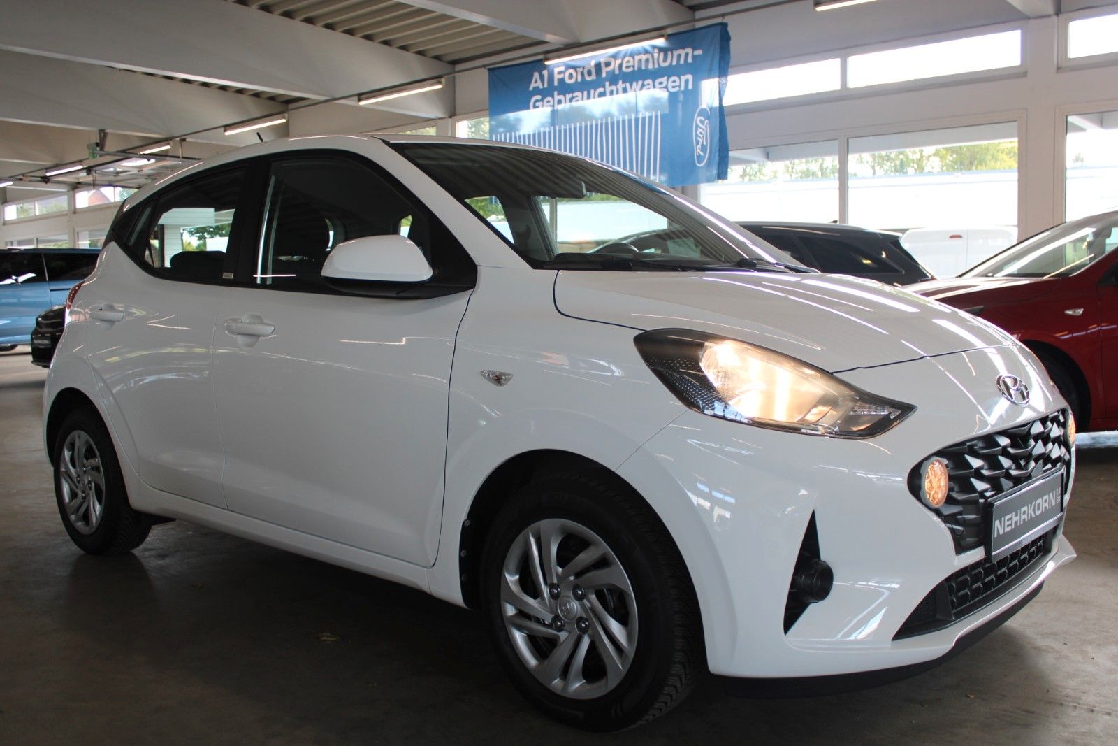 Fahrzeugabbildung Hyundai i10 1.0 Select 5-Türen KLIMA + Allwetterreifen