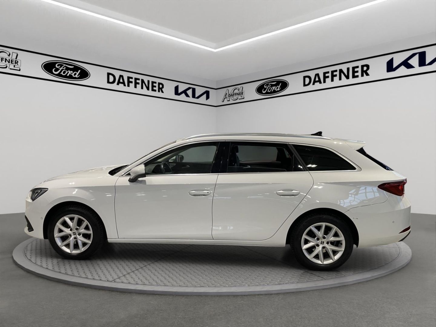 Fahrzeugabbildung SEAT Leon Sportstourer Style 1.5 TSI EU6d