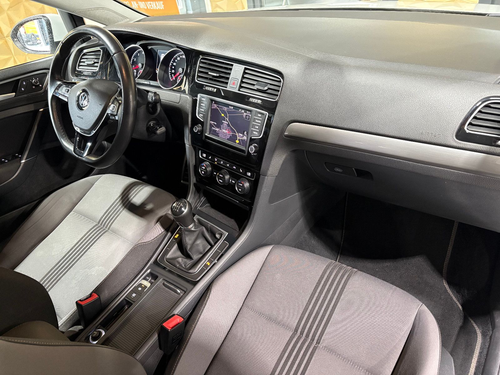 Fahrzeugabbildung Volkswagen Golf VII Lim. Allstar BMT/NAVI/PDC/SHZ/KLIMA/