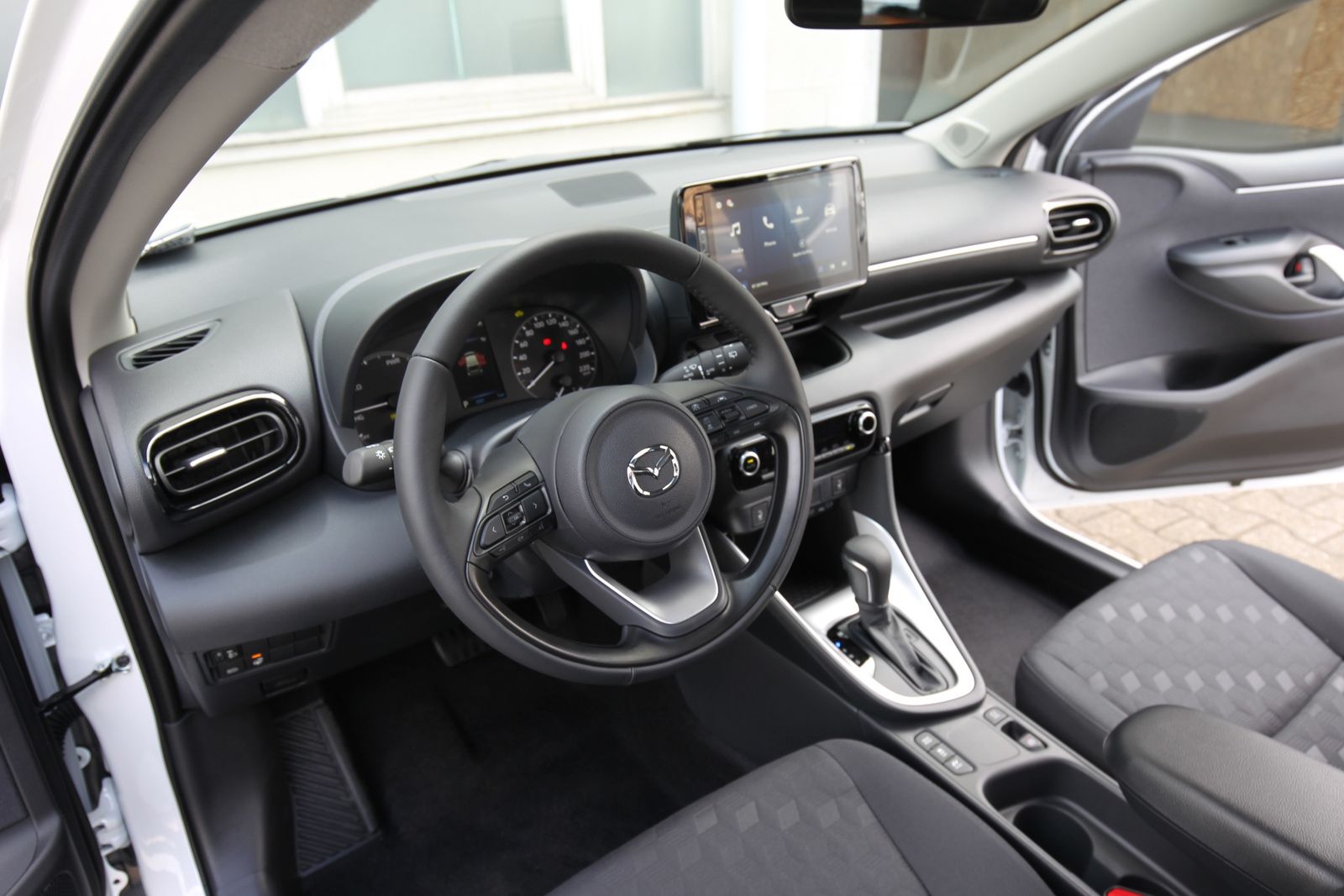 Mazda 2 Hybrid - Bild 10
