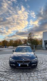 BMW 330i Luxury Line  Head Up  Deutsches Fahrzeug - BMW 330 mit Benzin-Antrieb: Limousine, 330i