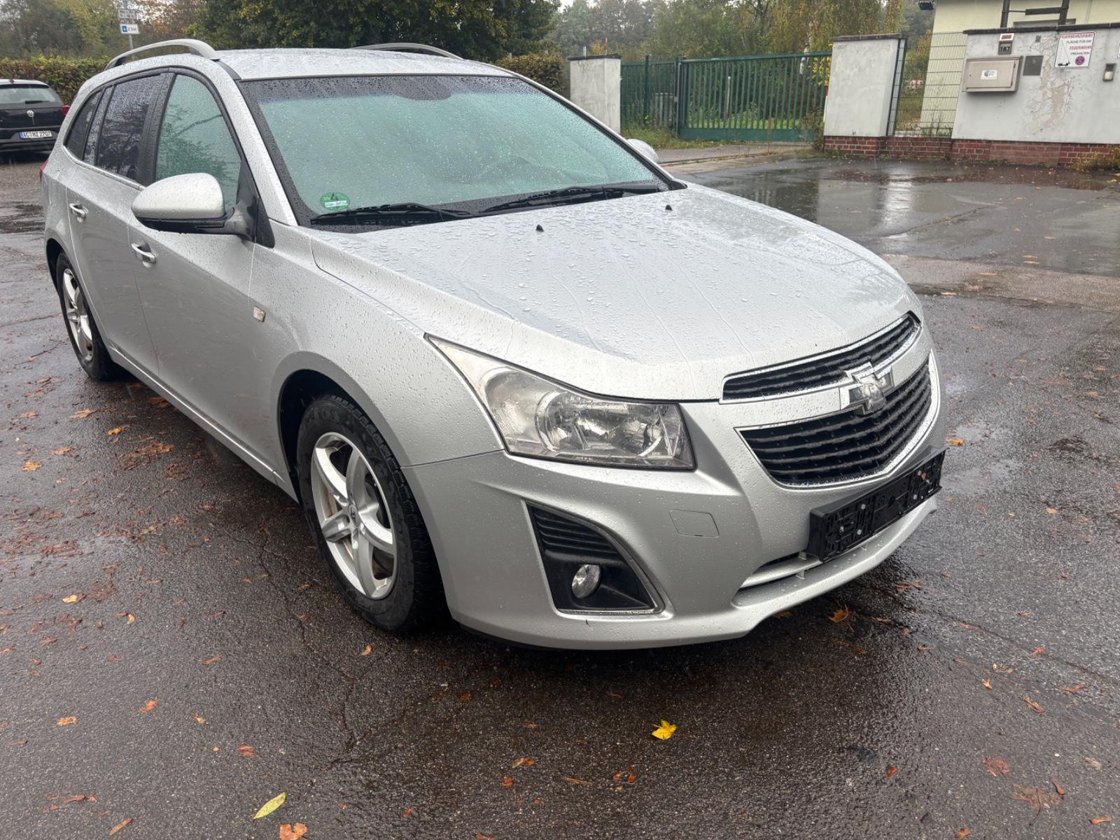 Chevrolet Cruze 2013 — rear view