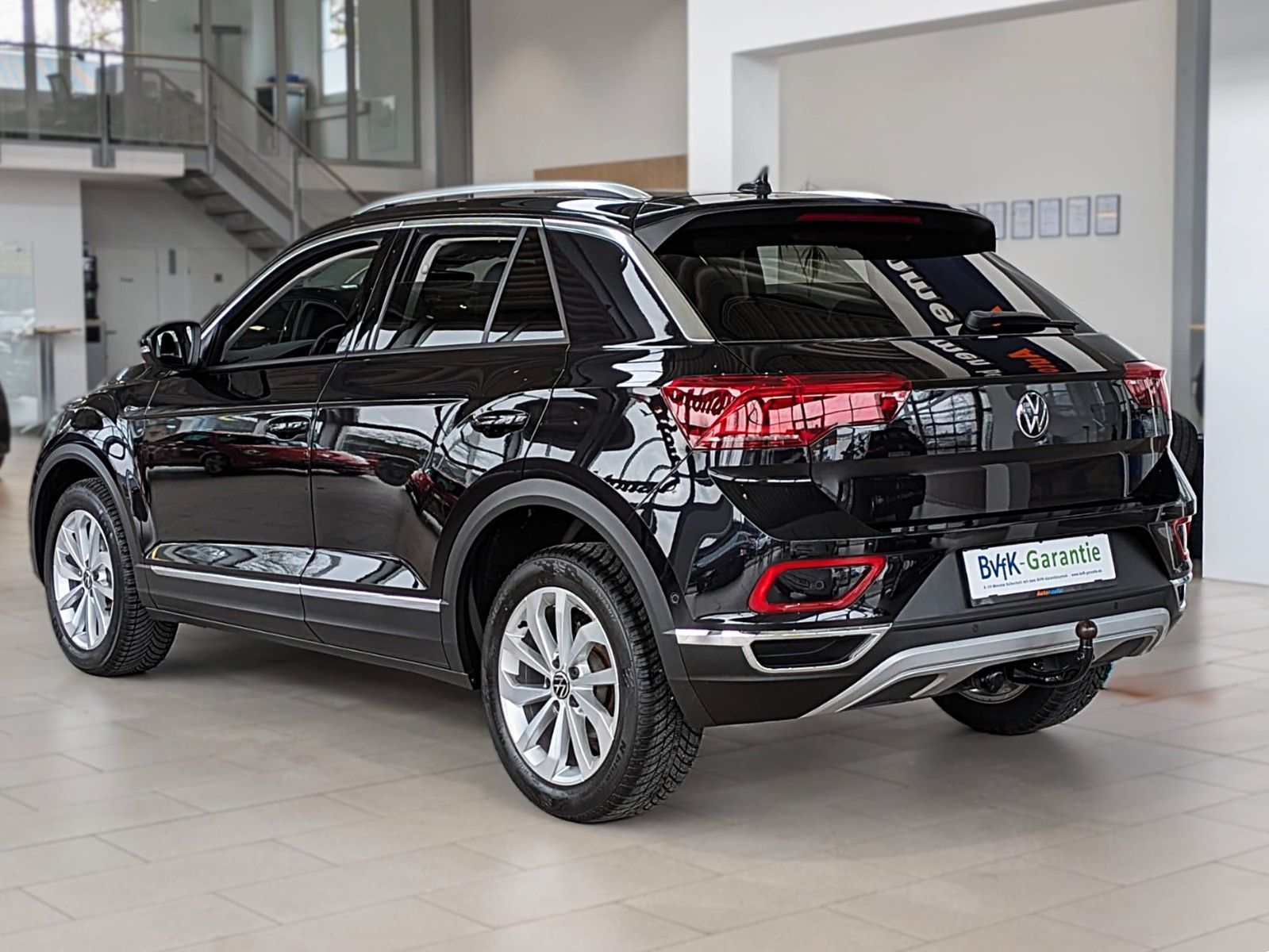 Fahrzeugabbildung Volkswagen T-Roc 2.0 TDI STYLE NAVI SHZ ACC LED CAM AHK