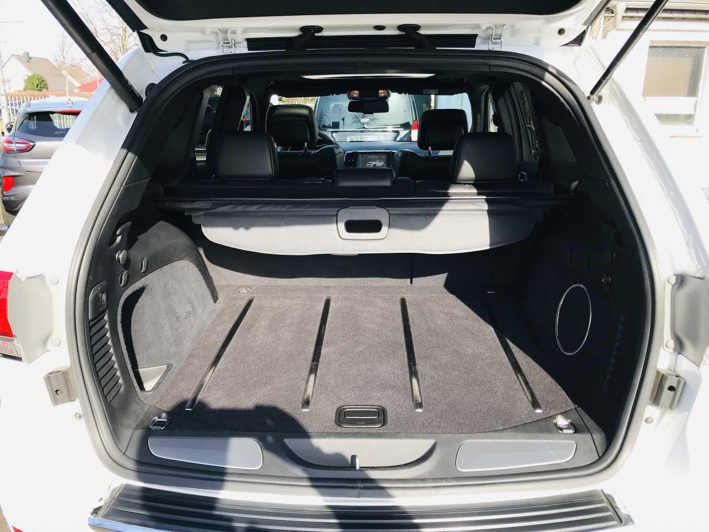 Jeep Grand Cherokee SRT 6.4 V8 HEMI 468 ch BVA 4x4 / Toit panoramique / Harman Kardon / Sièges ventilés / ACC