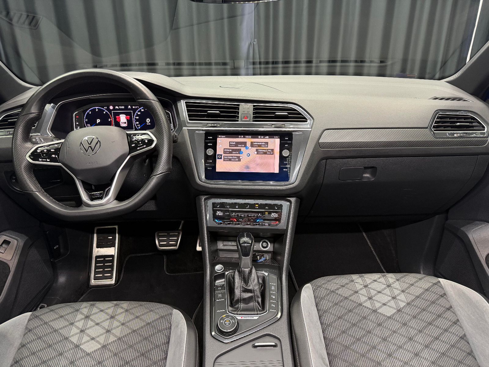 Fahrzeugabbildung Volkswagen Volkswagen Tiguan R-Line 4Motion|MATRIX|PANO|AHK