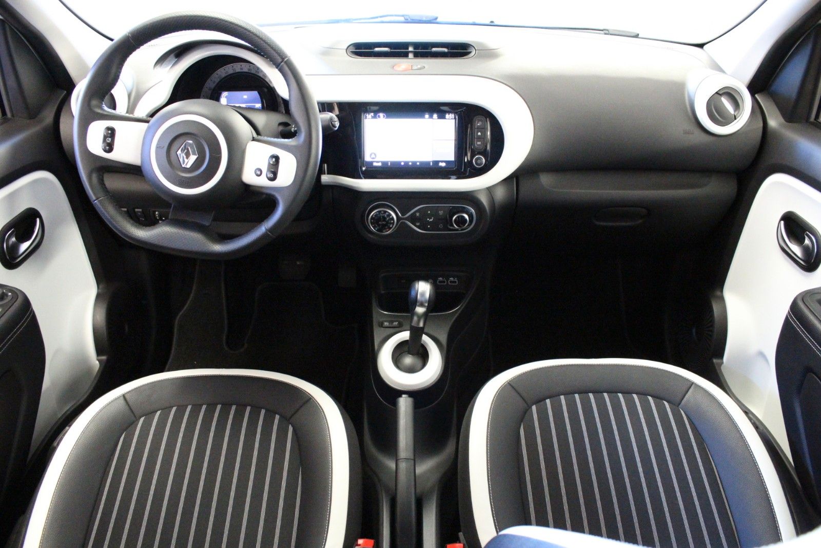 Fahrzeugabbildung Renault Twingo E-Tech 100% elektrisch*Plus Winterräder