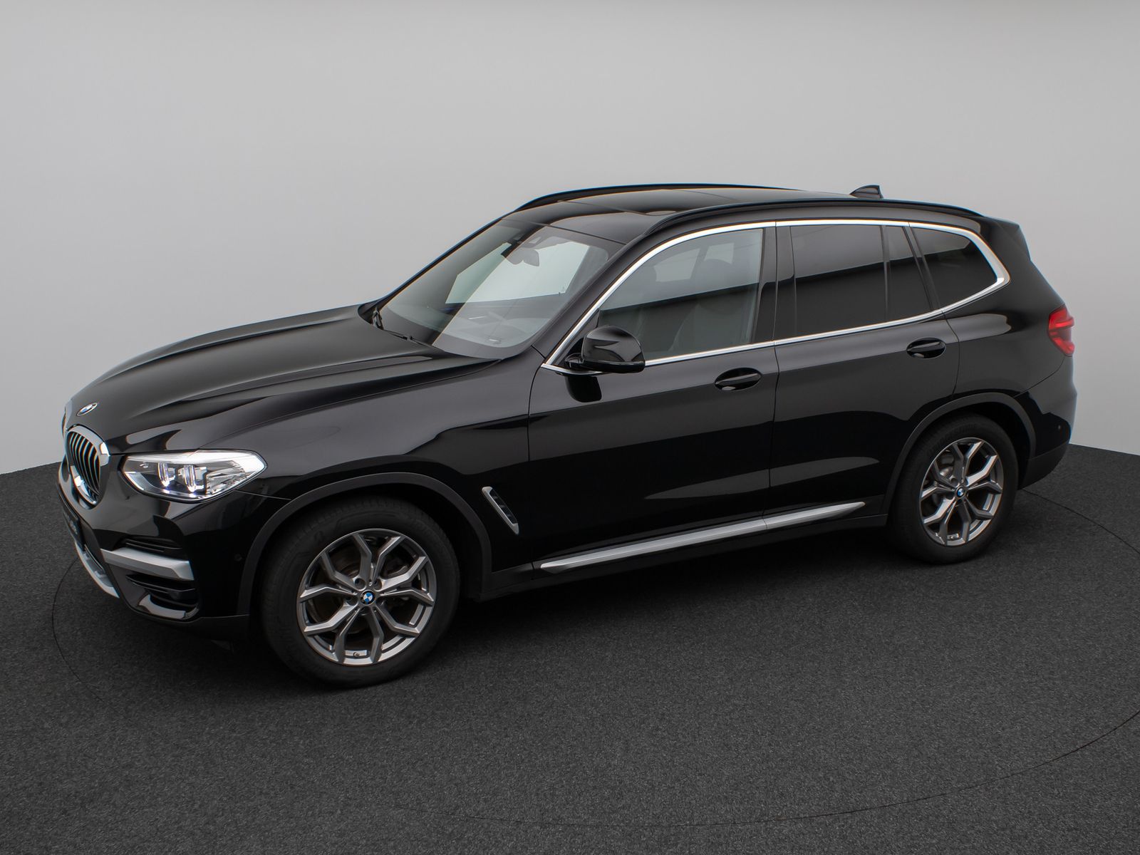 Fahrzeugabbildung BMW X3 xD20d xLine Kamera Panorama HUD DAB HiFi 19"