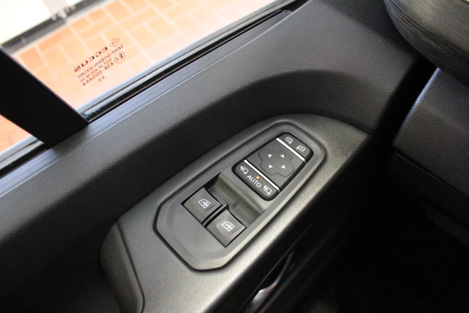 Fahrzeugabbildung Renault Trafic Grand L2H1 Blue DCI EDC Automatik