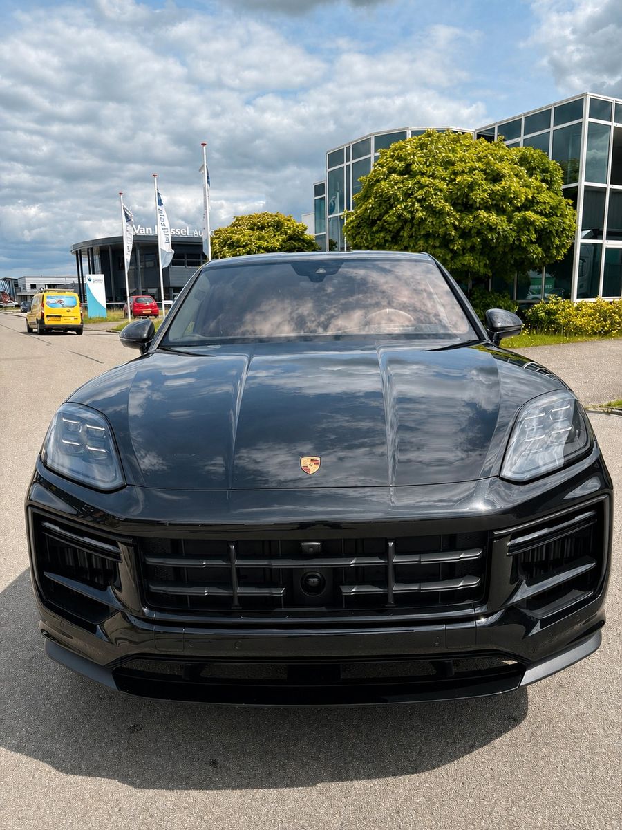 Porsche Cayenne Coupe Turbo E-Hybrid mit GT-Paket imagem 2