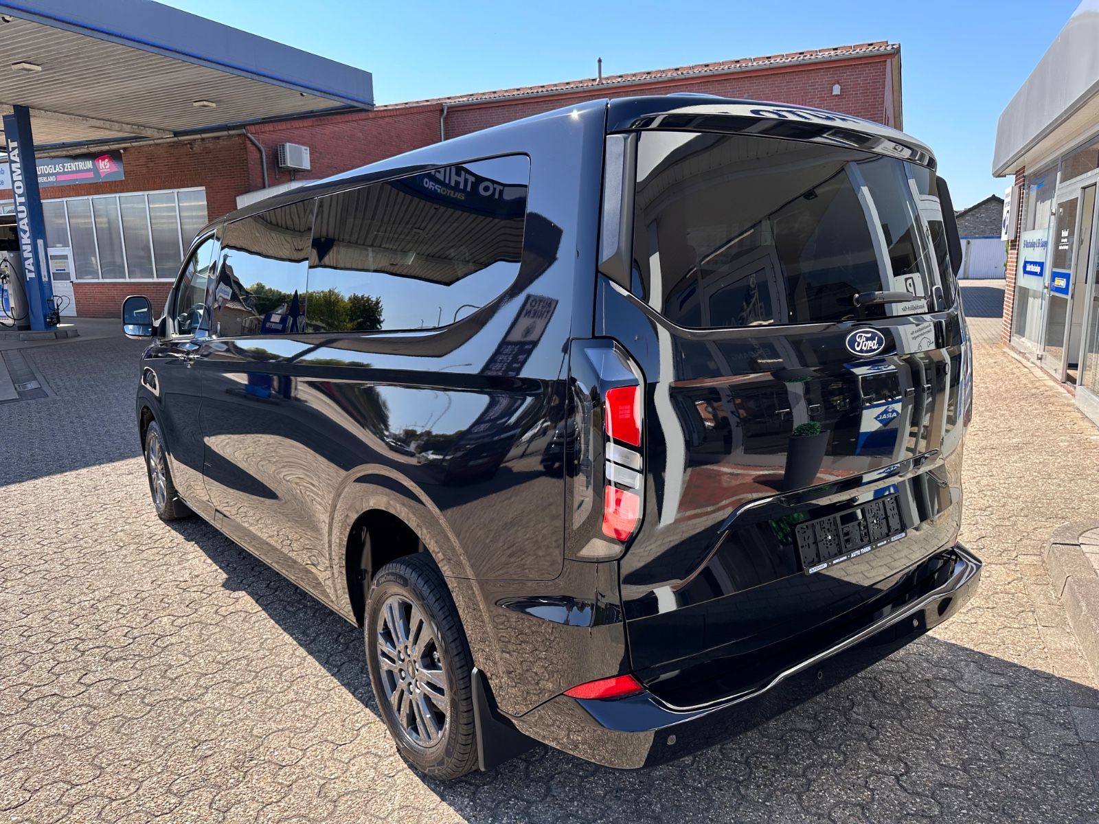 Fahrzeugabbildung Ford Tourneo Custom 2.0 EcoBlue 320 L2  Titanium Aut.