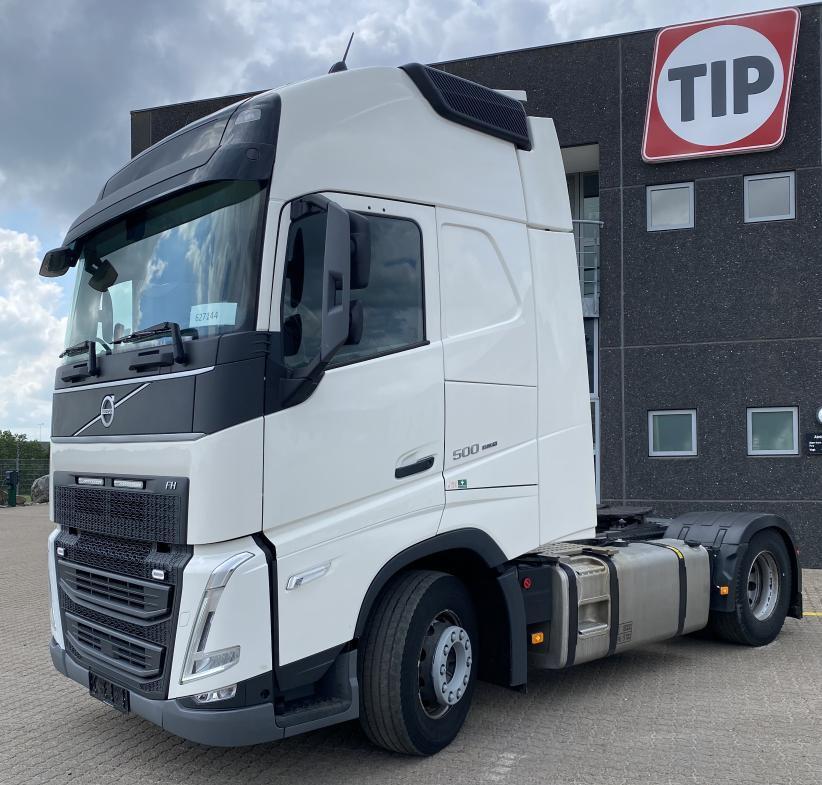 Volvo Vehicle Tractor 4x2 Standard