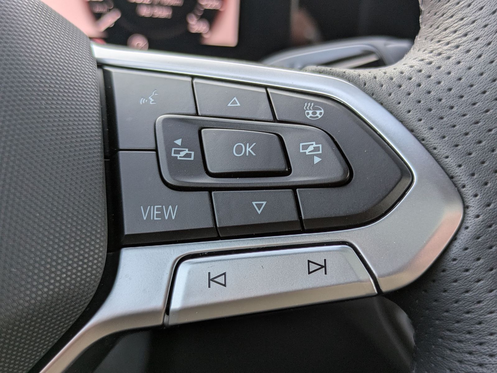 Fahrzeugabbildung Volkswagen Tayron 2.0 TDI 4M R-Line 7Si*MATRIX*AHK*PANO*HUD