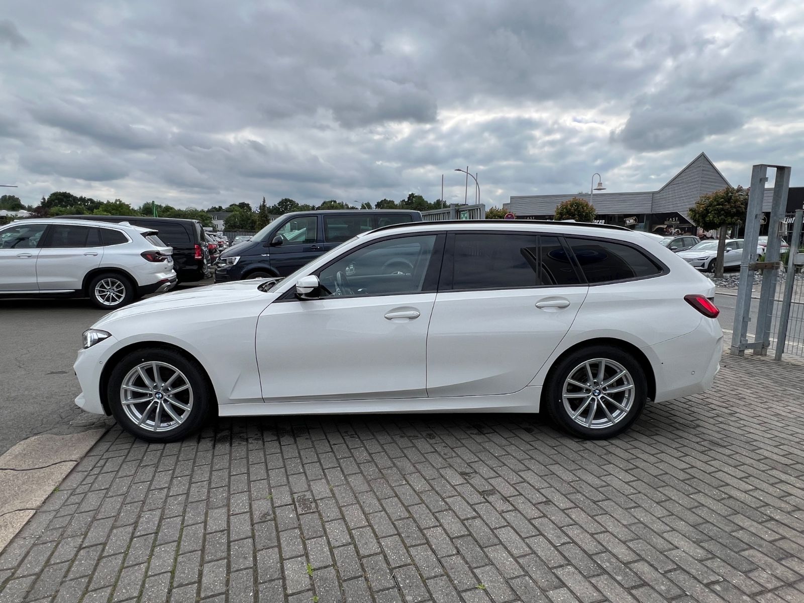 BMW 318d Touring AHK+HuD+ACC+Park Assist+Sportsitze foto 2
