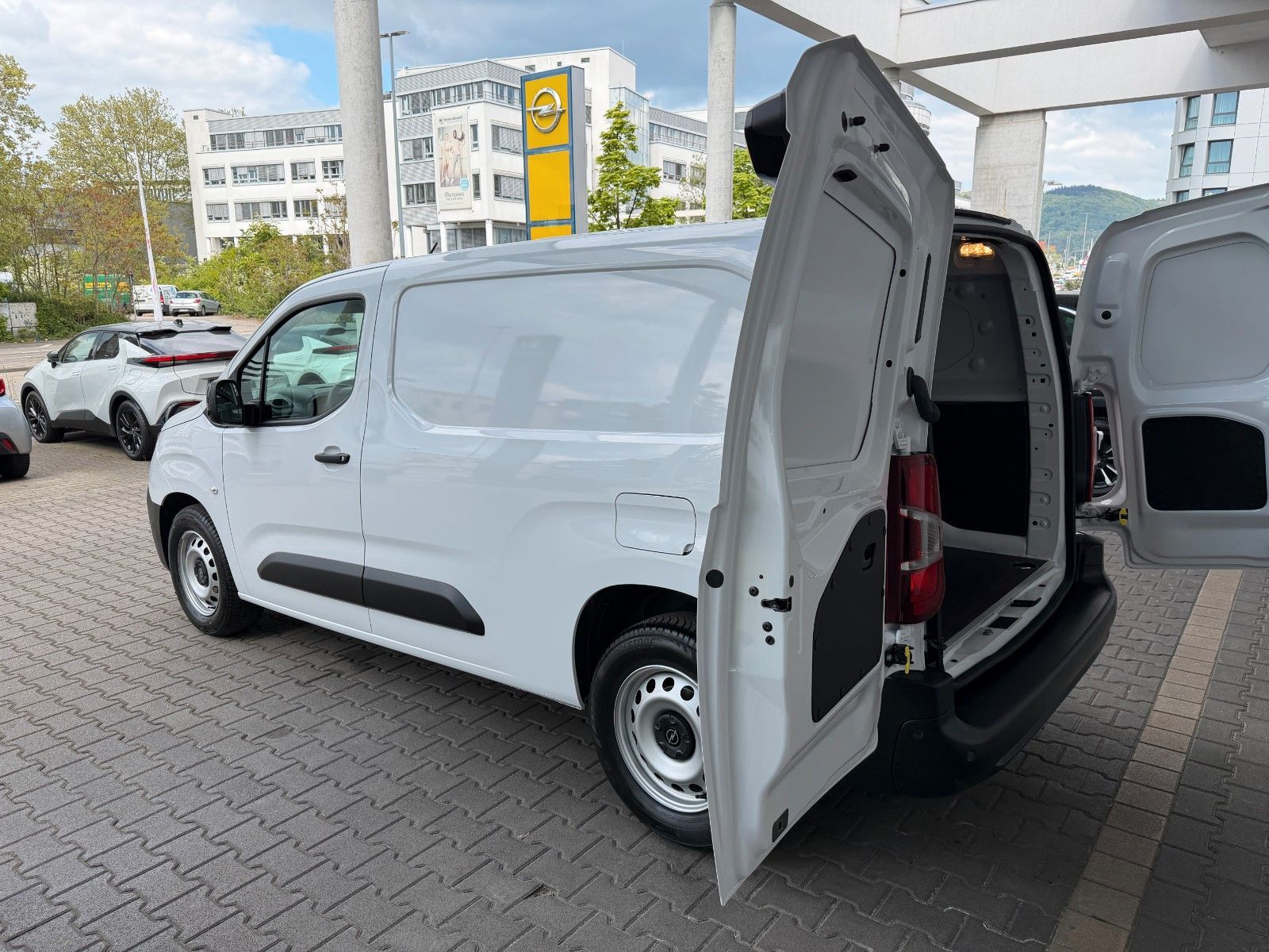 Fahrzeugabbildung Opel Combo E Cargo 1.5 D Basis erhöhte Nutzlast XL