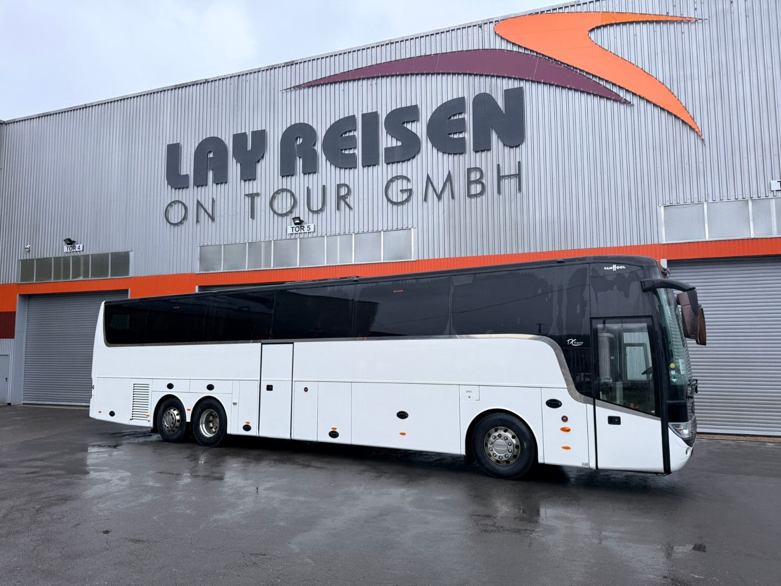 VANHOOL  2017 - Image 8 of 35