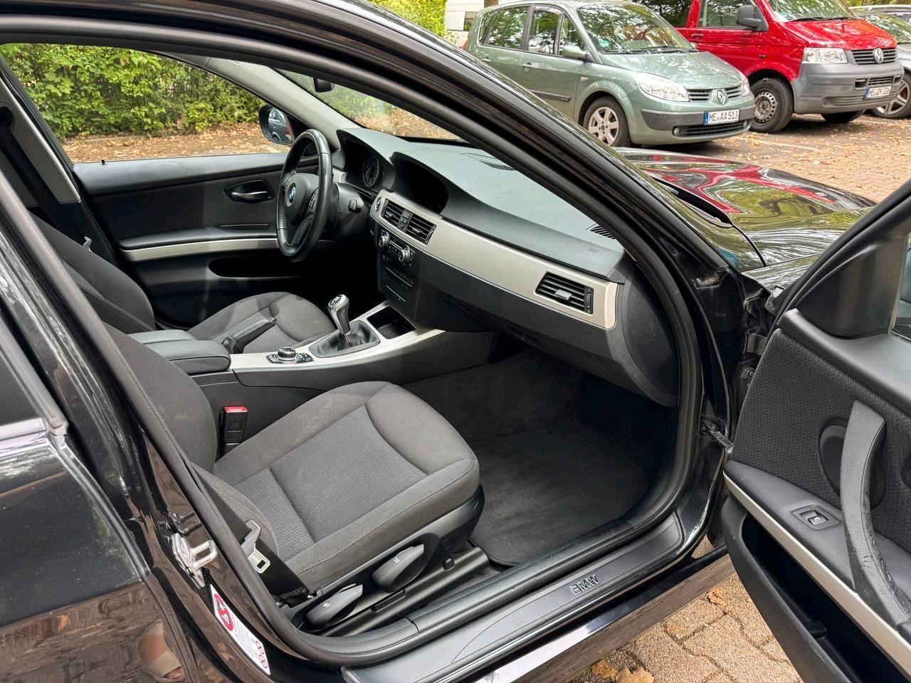 BMW 318 2012 — photo 11