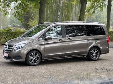 Mercedes V 220 - 1