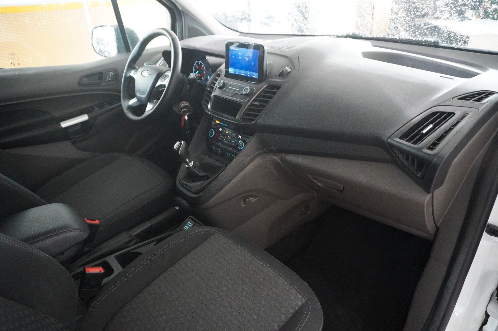 Fahrzeugabbildung Ford Tourneo Connect 1.5D TREND 5-SITZ NAVI/KAMERA