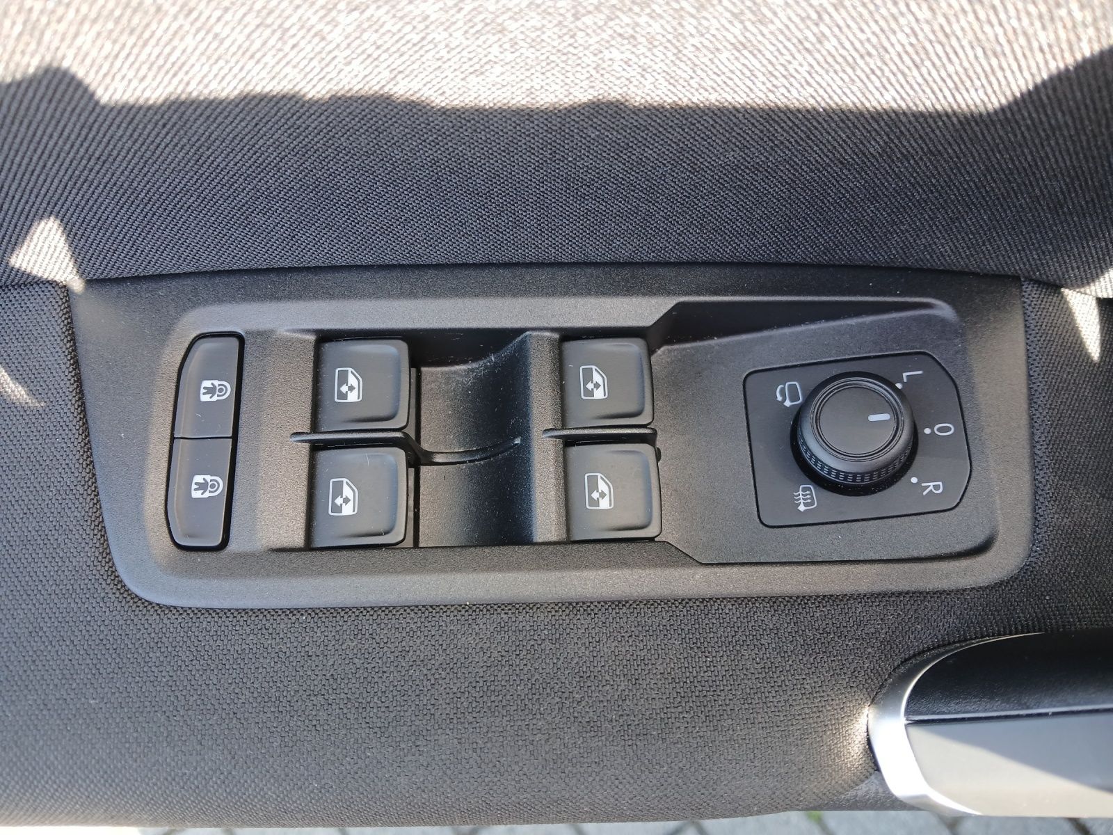Fahrzeugabbildung Volkswagen Touran TDI Comfortline LED PDC SH LM