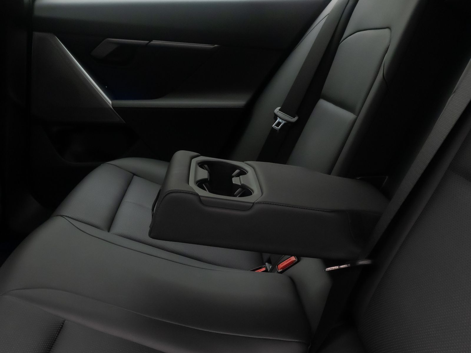 Fahrzeugabbildung BMW 520d Kamera DAB Leder LED Alarm Sport 18Zoll