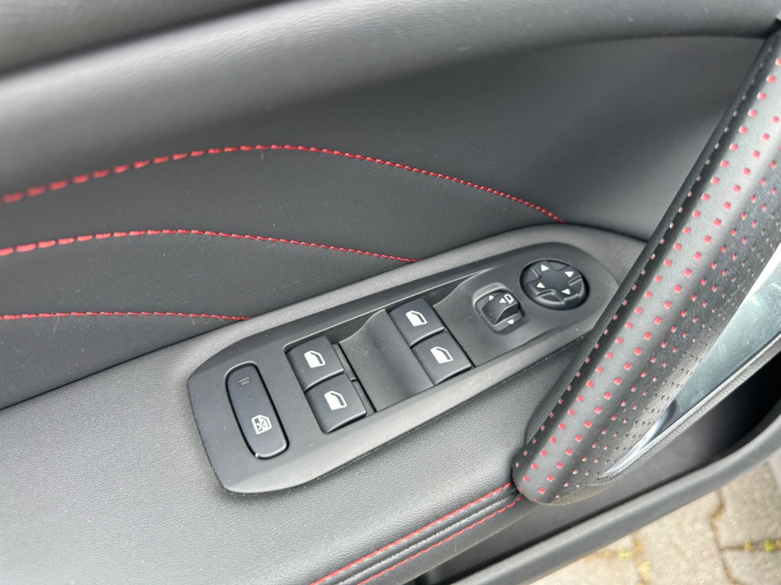 Fahrzeugabbildung Peugeot 308 2.0 SW GT Blue-HDI*Navi*Panorama*LED*Sound*