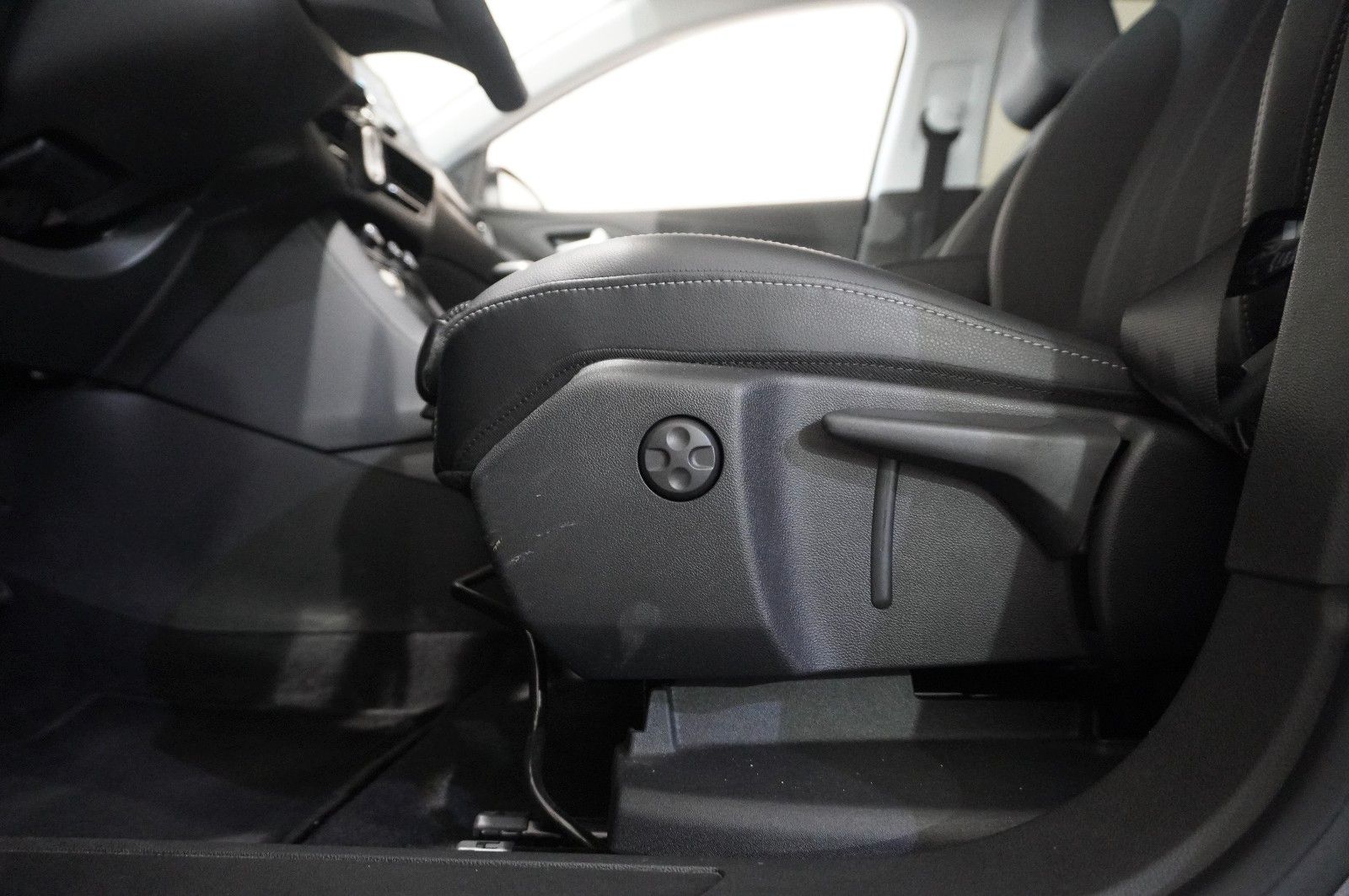 Fahrzeugabbildung Opel Grandland (X) 1.2T GS SPORT NAVI/LED/VIRTU./DAB+