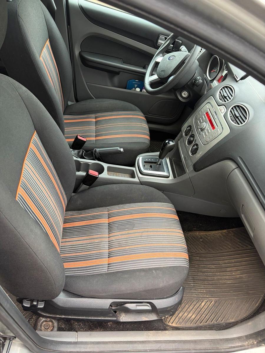 Ford Focus 2009 — photo 12