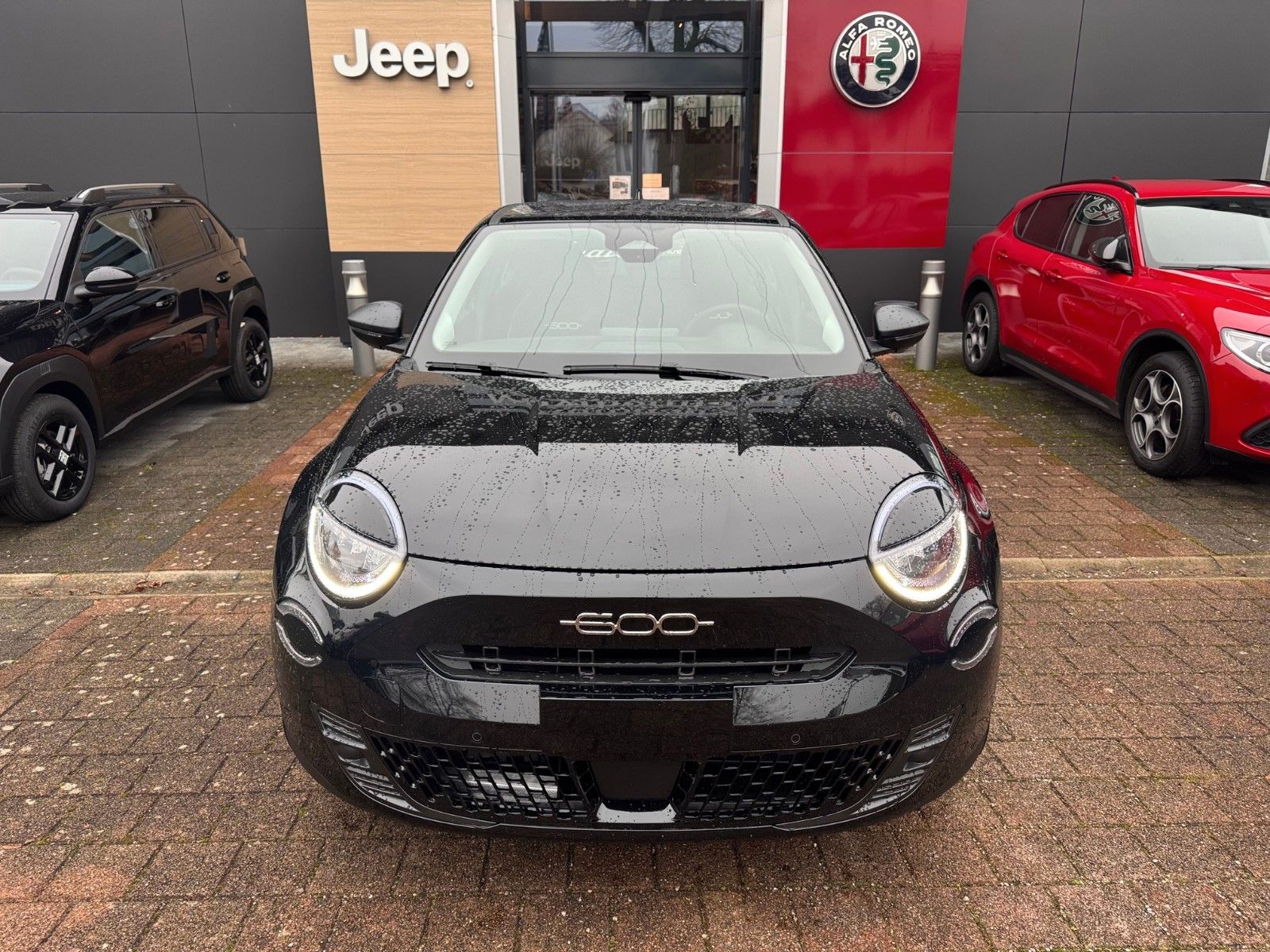 Fahrzeugabbildung Fiat 600 1.2 BUSINESS EDITION NAVI SITZHEIZUNG KLIMA