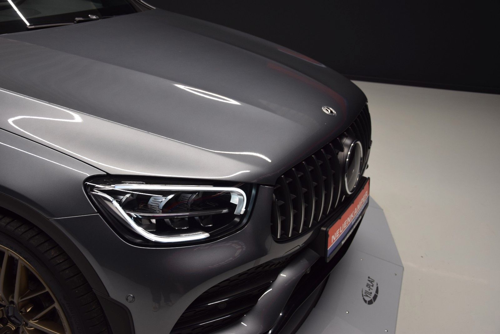 Fahrzeugabbildung Mercedes-Benz GLC 43 AMG 4Matic Pano ACC Ambiente 360° 21 Zoll