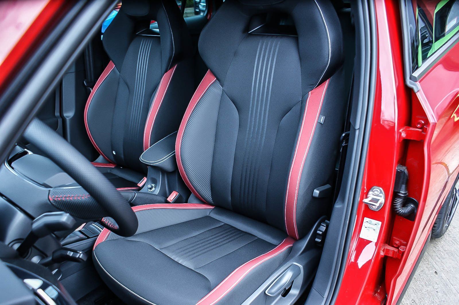 Fahrzeugabbildung SKODA Kamiq 1.5 TSI Monte Carlo PANORAMA KAMERA ACC 18