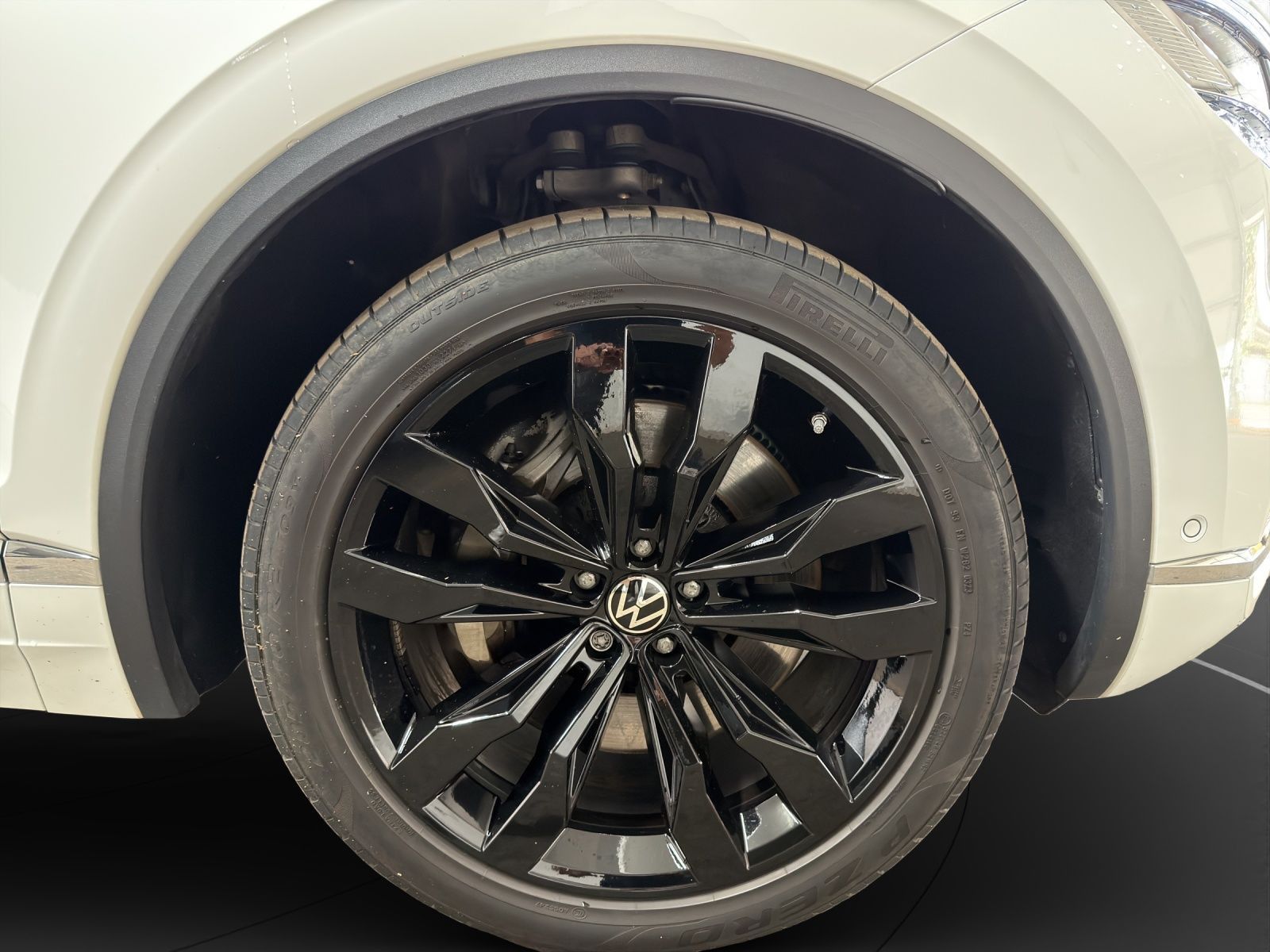 Volkswagen Touareg 3.0 eHybrid AHK Pano Matrix LM 21 360° foto 14