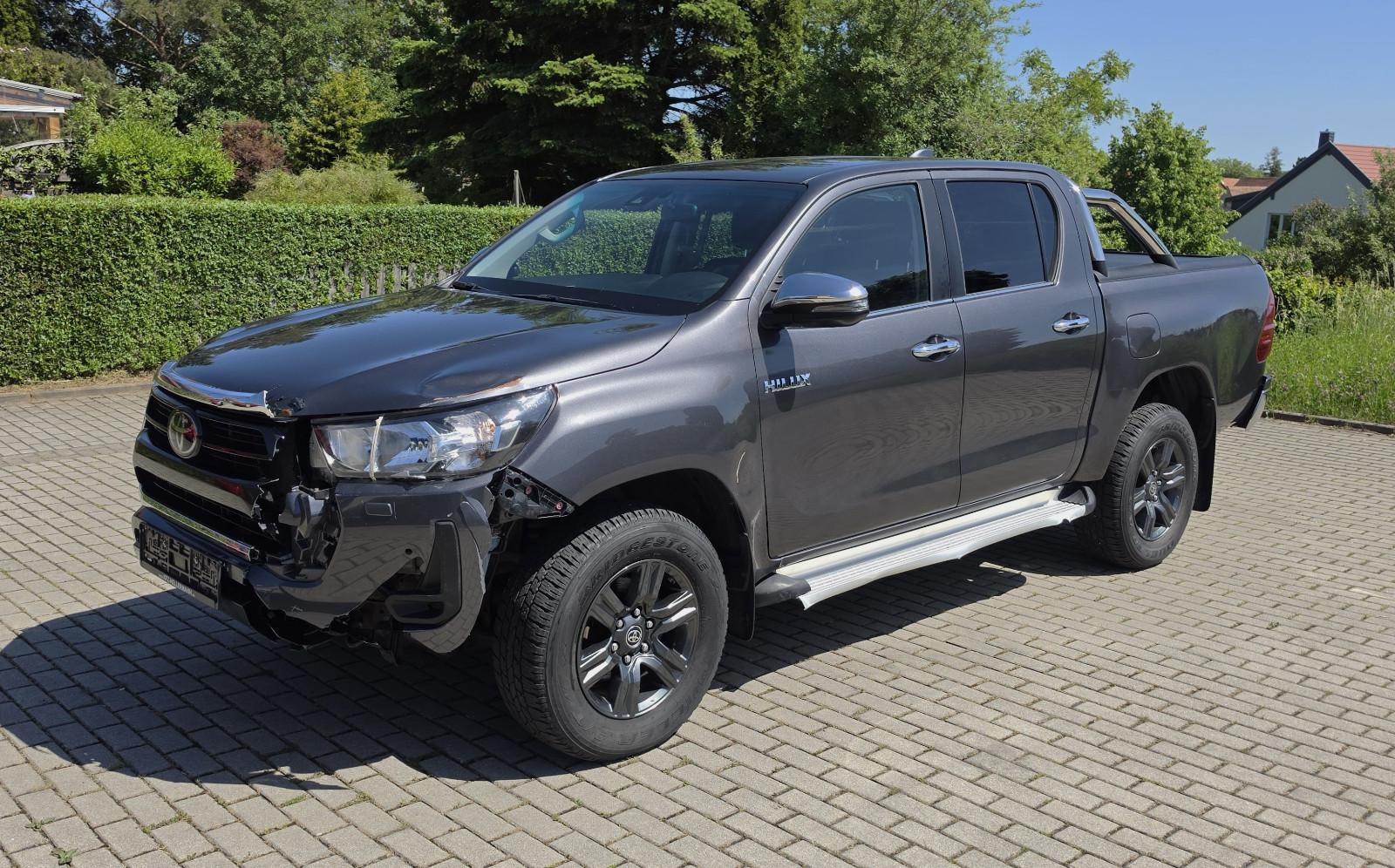 Toyota Hilux Double Cab 2,4D-4x4 Aut. Navi Szhzg- 18Tkm
