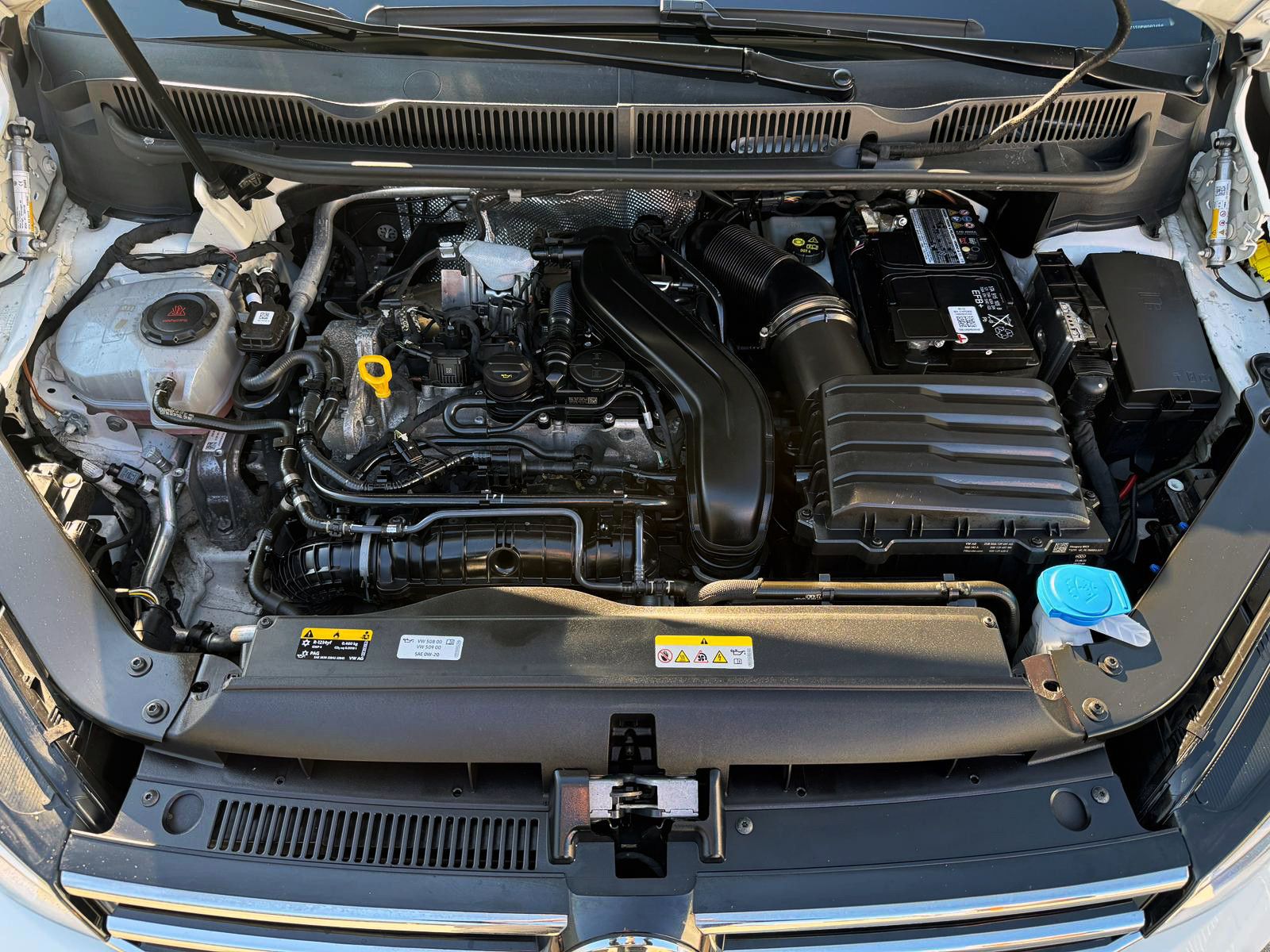 Fahrzeugabbildung Volkswagen Touran 1.5 TSI Active DSG ACC PDC KAM NAVI LED