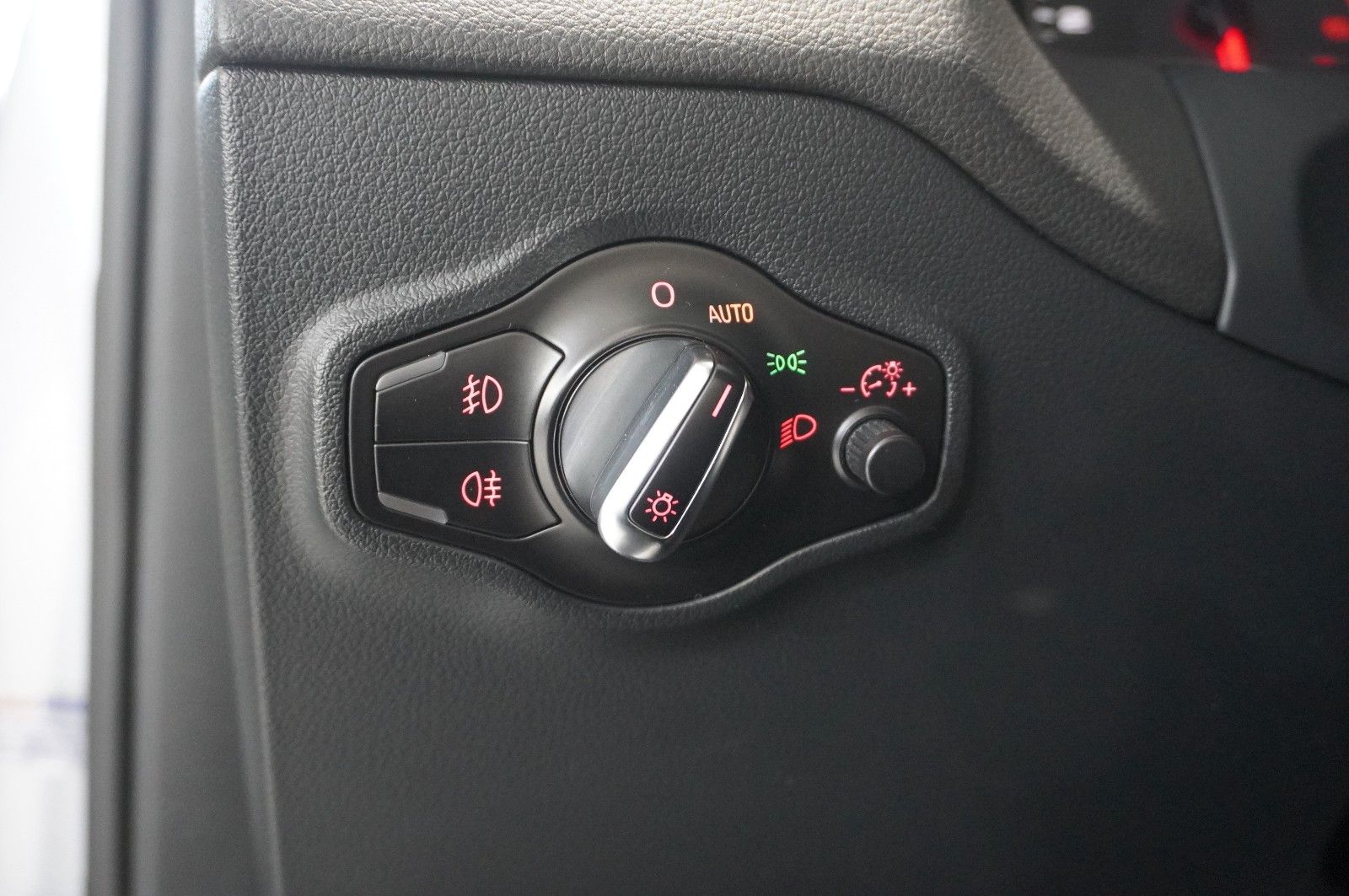Fahrzeugabbildung Audi Q5 3.0 TDI V6 S-LINE QUATTRO NAVI/BI-XENON/SPORT