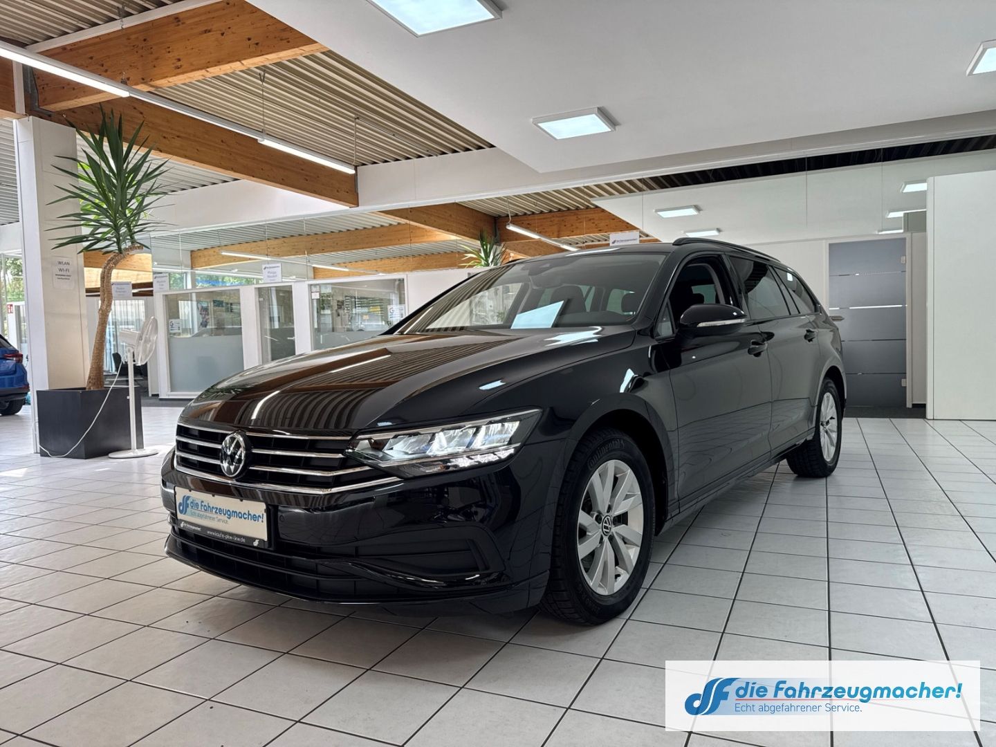 Fahrzeugabbildung Volkswagen Passat Variant Conceptline sch.AHK Navi LED ACC